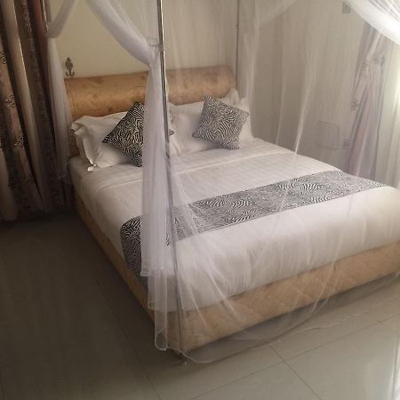Glory Summit Hotel Hoima Екстер'єр фото