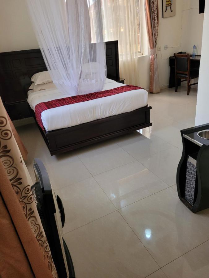 Glory Summit Hotel Hoima Екстер'єр фото