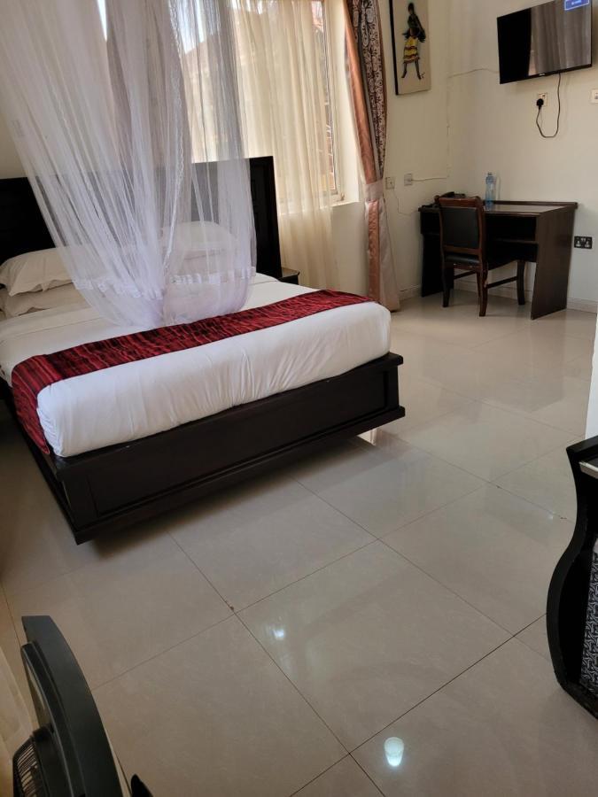 Glory Summit Hotel Hoima Екстер'єр фото