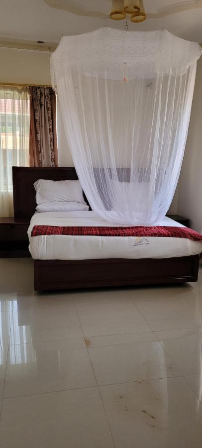 Glory Summit Hotel Hoima Екстер'єр фото