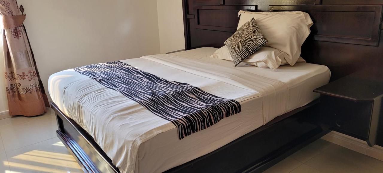 Glory Summit Hotel Hoima Екстер'єр фото