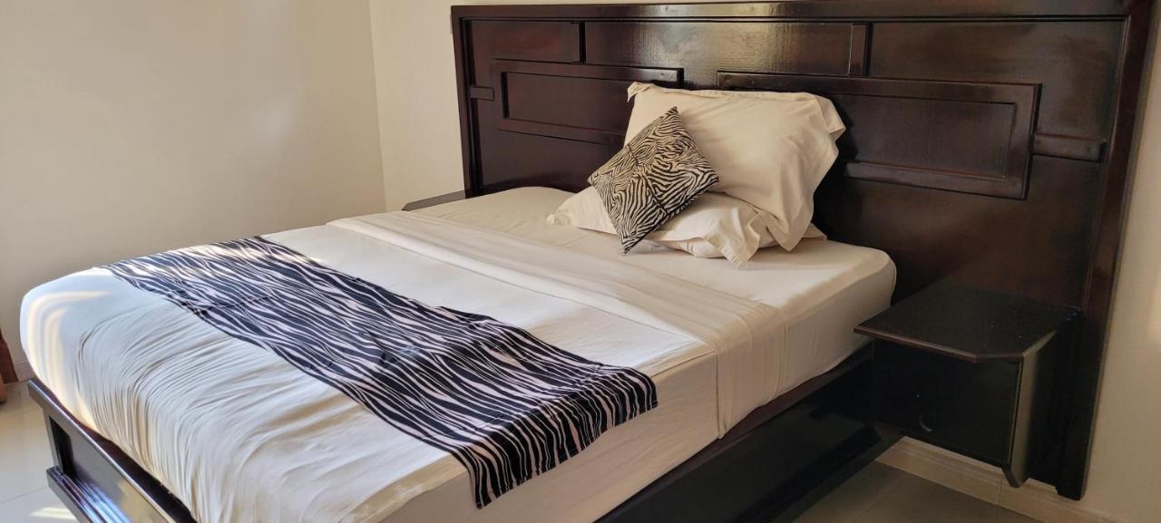 Glory Summit Hotel Hoima Екстер'єр фото