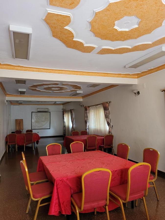 Glory Summit Hotel Hoima Екстер'єр фото