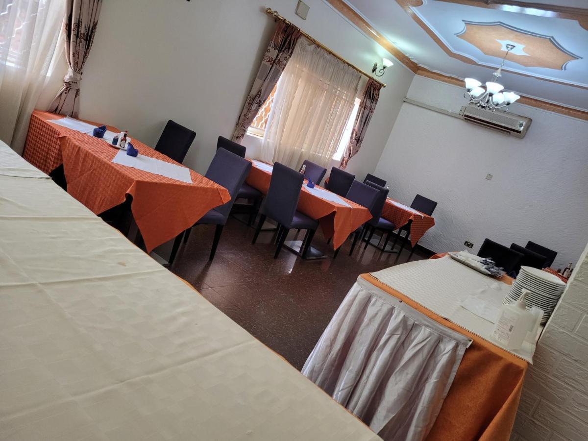 Glory Summit Hotel Hoima Екстер'єр фото