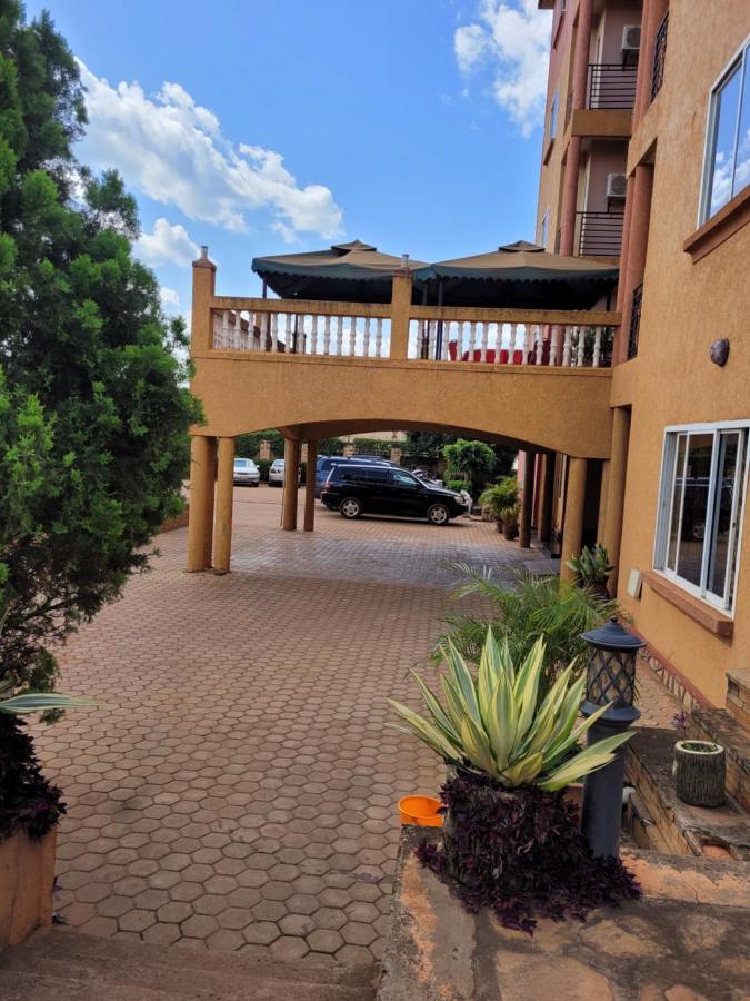 Glory Summit Hotel Hoima Екстер'єр фото