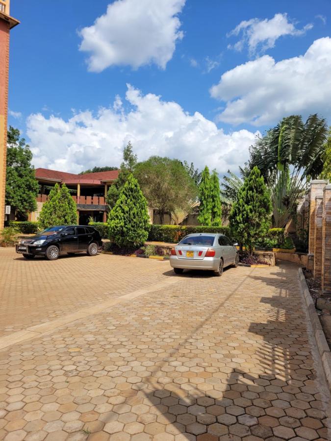 Glory Summit Hotel Hoima Екстер'єр фото
