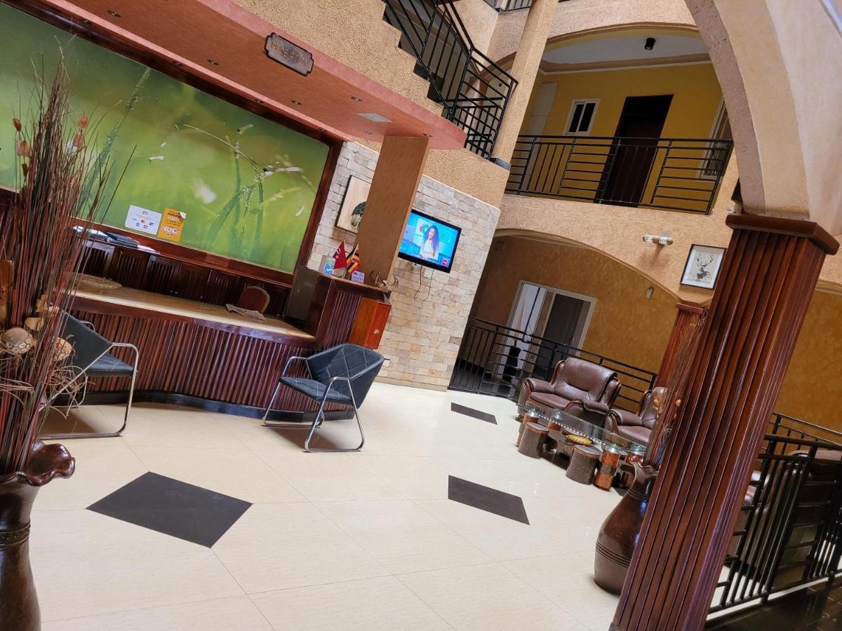 Glory Summit Hotel Hoima Екстер'єр фото