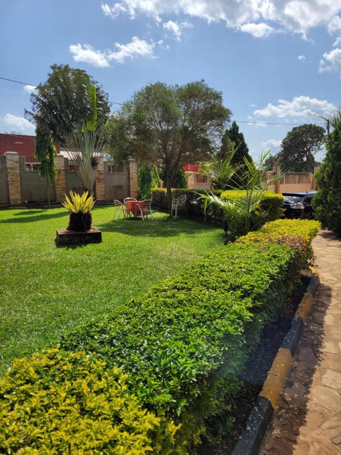 Glory Summit Hotel Hoima Екстер'єр фото