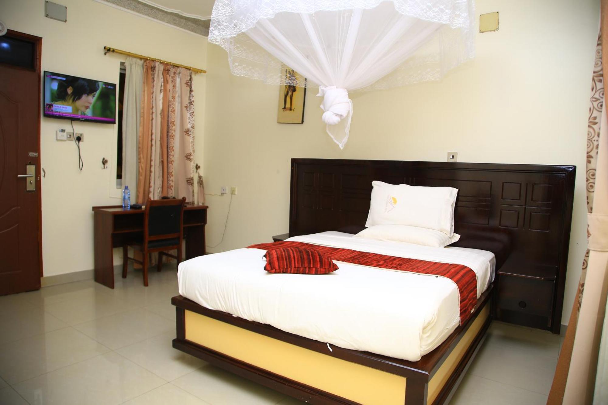 Glory Summit Hotel Hoima Екстер'єр фото