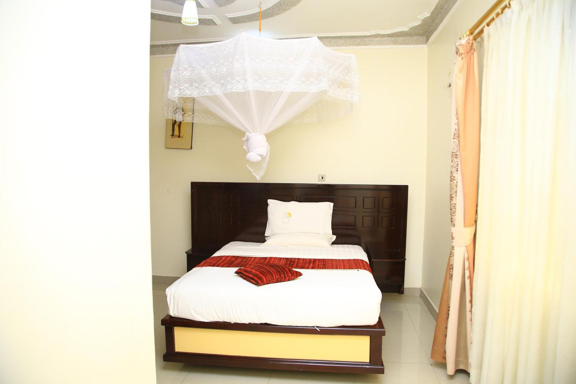 Glory Summit Hotel Hoima Екстер'єр фото