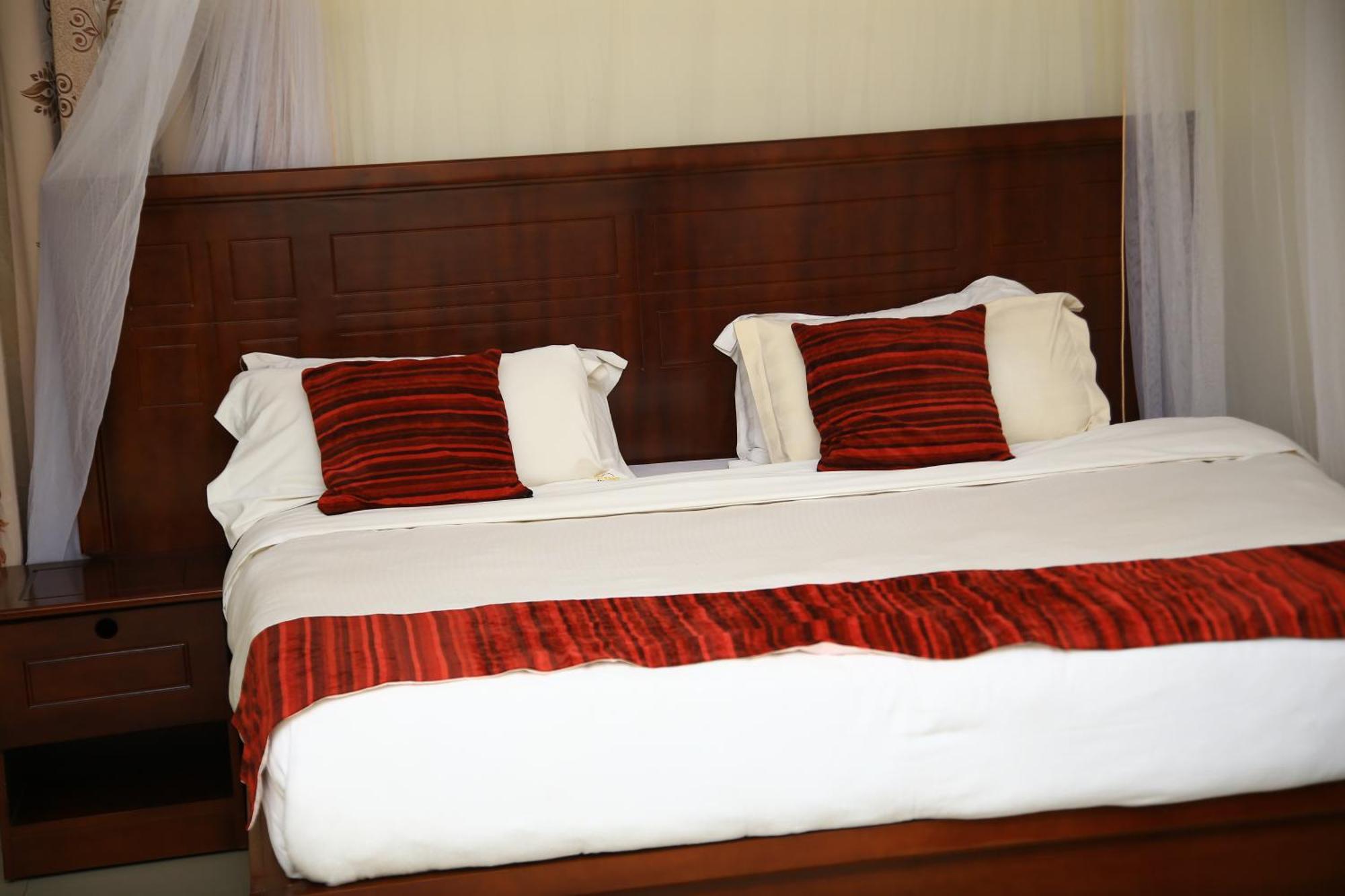 Glory Summit Hotel Hoima Екстер'єр фото