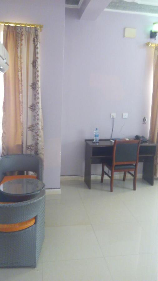Glory Summit Hotel Hoima Екстер'єр фото