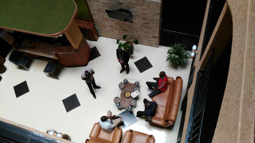 Glory Summit Hotel Hoima Екстер'єр фото
